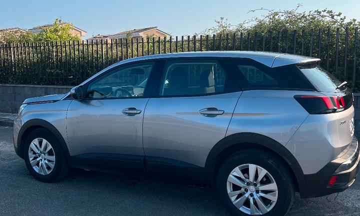 Splendida Peugeot 3008 BLUHDI 131 CV 2 serie 2018 