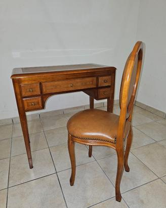 scrivania classica in legno con sedia incorporata