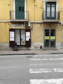 Negozio locale commerciale a reddita