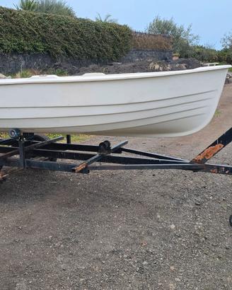 Barca con carrello non omologato 