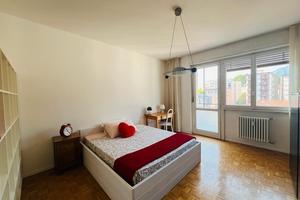 Spaziosa stanza singola con balcone da settembre