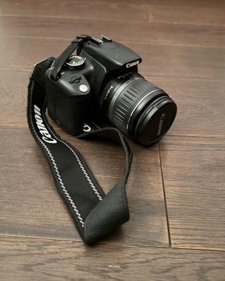 Canon EOS DIGITAL 350 D, con custodia.