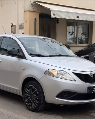 LANCIA Ypsilon 1.2 69 CV 5P Gold