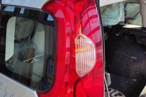 Fanale posteriore sinistro FIAT PANDA del 2014