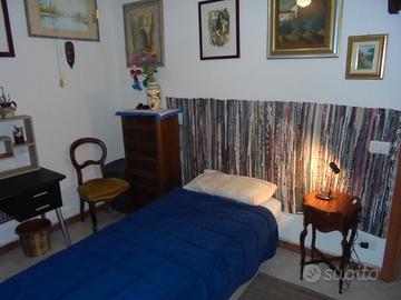 Posto letto con frigo e TV