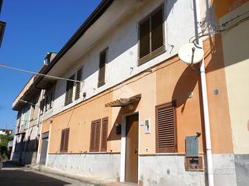 CASA SEMINDIPENDENTE A MONTECORVINO ROVELLA