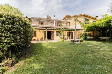 CASA SEMINDIPENDENTE A NEPI