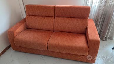 Divano letto 2 posti color arancio in tessuto