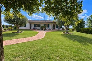 Villa di 311 m² con più di 5 locali e box auto dop