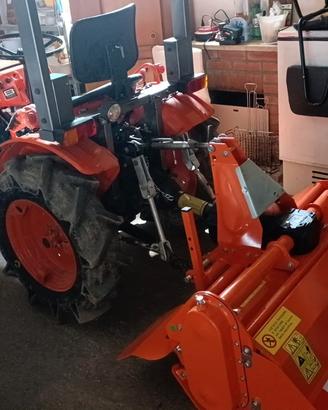 Trattorino Kubota b7000