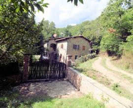 "La casa nel bosco" antico casolare ristruttura.