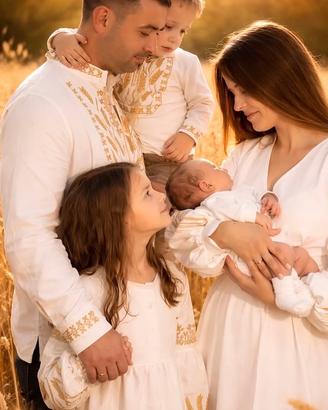 Completi ucraini ricamati – Famiglia