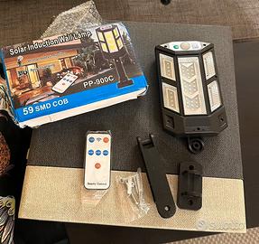 Faro led solare da esterno con telecomando