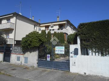 6 LOCALI A COMACCHIO