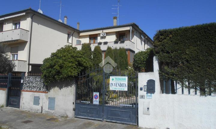 6 LOCALI A COMACCHIO