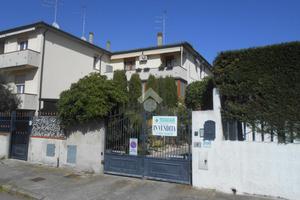 6 LOCALI A COMACCHIO