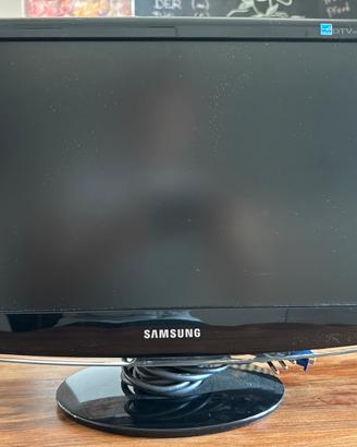 Monitor TV Samsung con VGA, HDMI, DVI, Scart e RGB