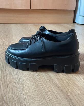 Scarpe loafers con piattaforma