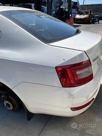 PORTELLONE COFANO POSTERIORE SKODA OCTAVIA 2013