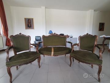 Coppia di poltroncine e divanetto vintage