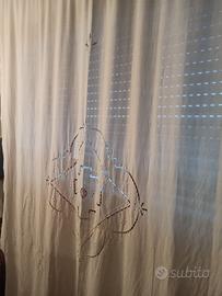 Tenda ricamo a mano