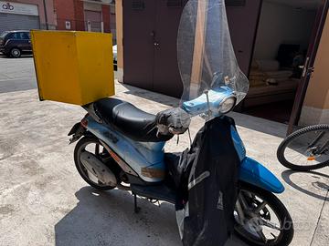 Liberty 50 anno 1998 con bauletto 2 tempi