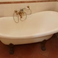 VASCA DA BAGNO CON PIEDINI