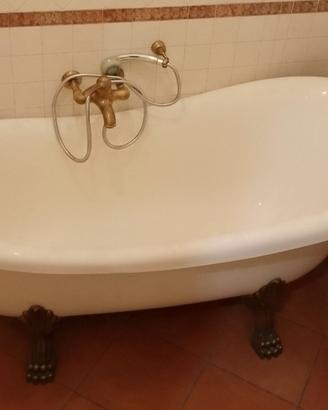 VASCA DA BAGNO CON PIEDINI
