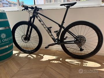 Bicicletta in carbonio Trek procaliber 9.7