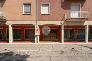 NEGOZIO A CASTEL GOFFREDO