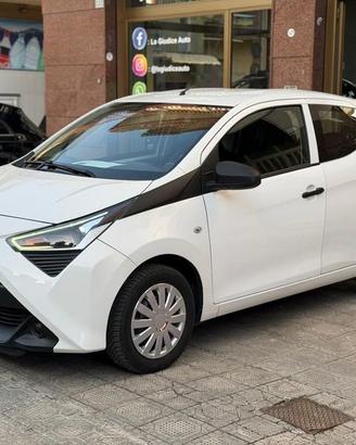 Toyota Aygo 1.0 VVT-i x-clusiv