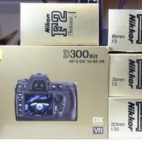 Nikon: Scatole vuote.