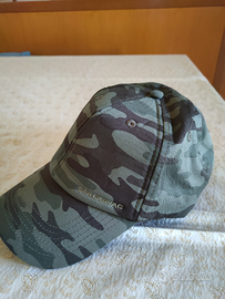 Cappellino in tessuto mimetico