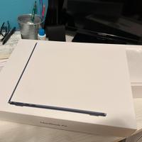 MACBOOK AIR