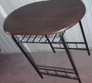 tavolo con piano in legno e struttura in metallo 