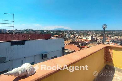 TRE VANI CON TERRAZZA - PICANELLO VIA WRZI'