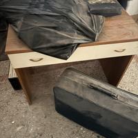 Scrivania in legno