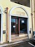 locale-fronte-strada