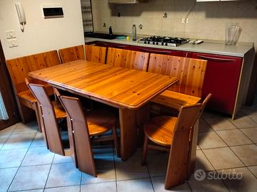 Tavolo con sedie stile montagna