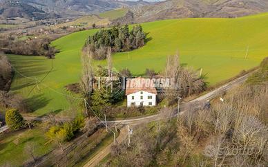 AMPIA VILLA BIFAMILIARE DA RISTRUTTURARE - ZONA ME