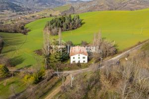 AMPIA VILLA BIFAMILIARE DA RISTRUTTURARE - ZONA ME