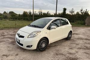 TOYOTA Yaris 1.3 5 porte Sol