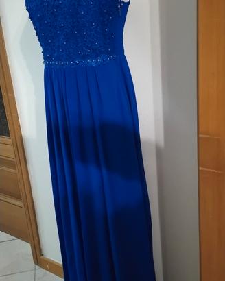 Vestito lungo completo di mantellina