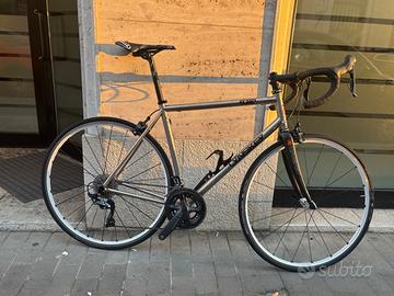 Bici in titanio Lynskey R140
