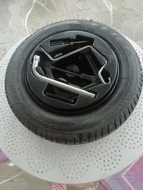 ruotino di scorta completo di accessori e cric