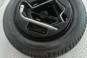 ruotino di scorta completo di accessori e cric