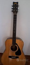 chitarra acustica Yamaha in buone condizioni