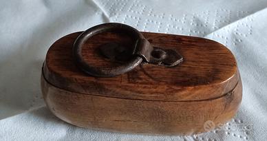 antica tabacchiera in legno