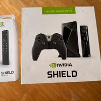 NVIDIA Shield Android TV (P2897) con accessori