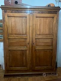 Armadio a due ante in legno tipo dispensa